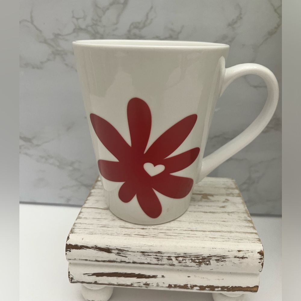 This is an EUC (Not new) Starbucks Coffee/Tea Mug 13 Oz 2014 Red Flower heart